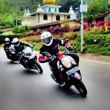 Motor Matic VS Jalan Turunan! Apa yang Harus Anda Lakukan?