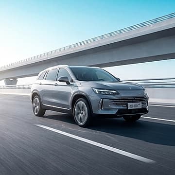 Polytron G3+ vs Toyota Rush, Lebih Hemat Mobil Listrik atau Bensin?