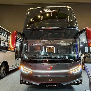 Juragan99 Trans Punya Bus Bioskop Pertama di Indonesia, Ada Proyektor dan Live View Jalan