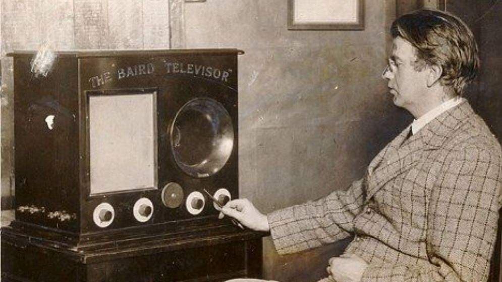 televisi pertama