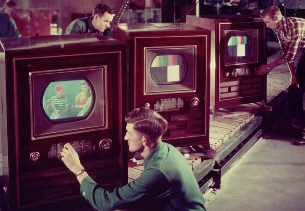 televisi pertama