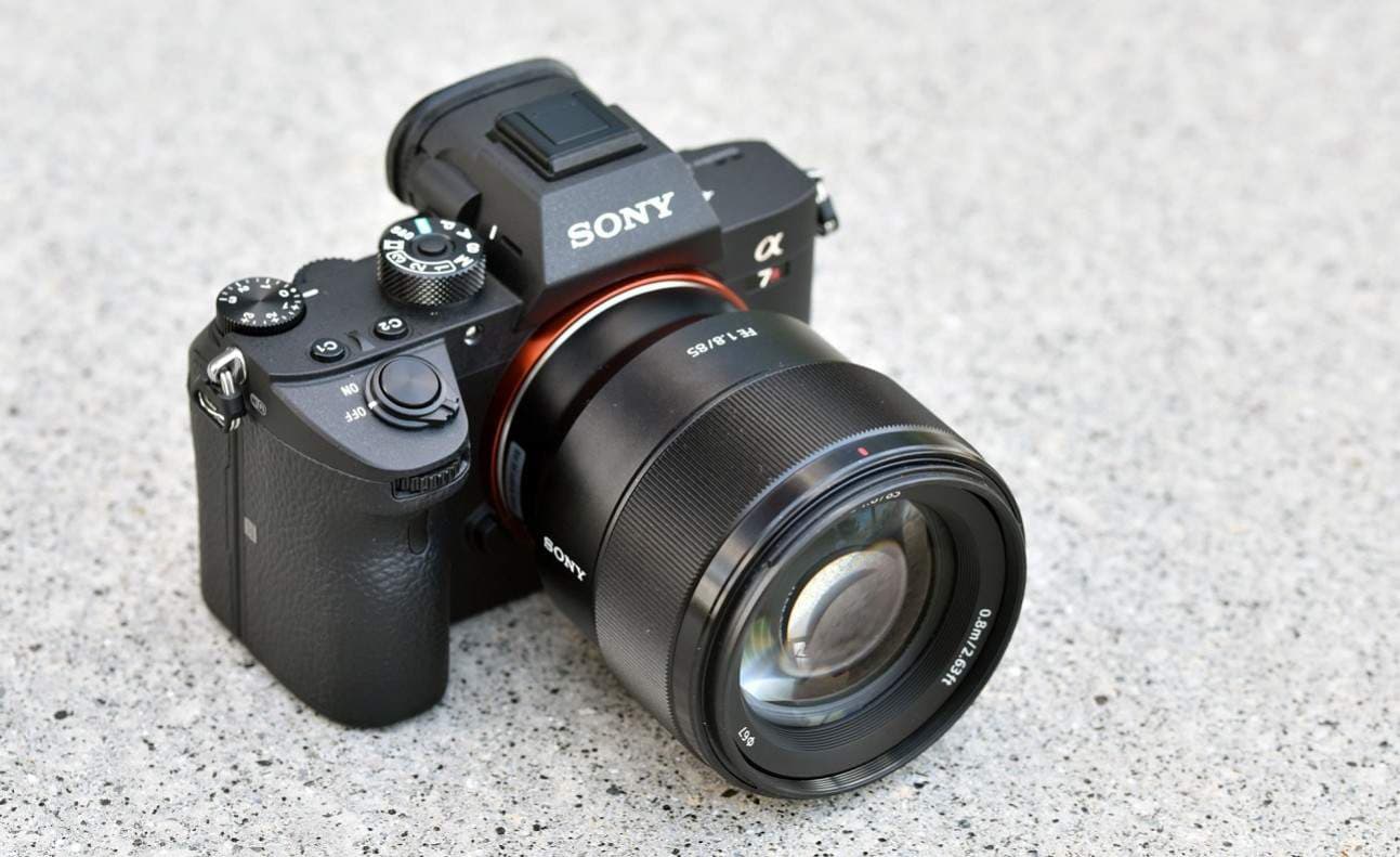 sony alpha 7r III