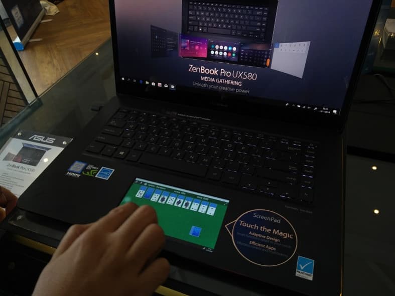 ScreenPad Asus Zenbook Pro 15 UX580