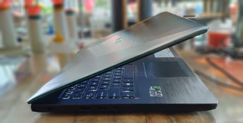 ASUS VivoBook Pro F570Z
