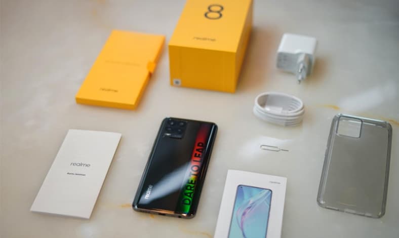 Isi Box realme 8