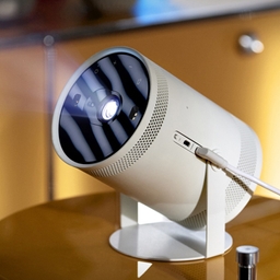 Samsung The Freestyle Padukan Proyektor, Smart Speaker, Ambient Lighting