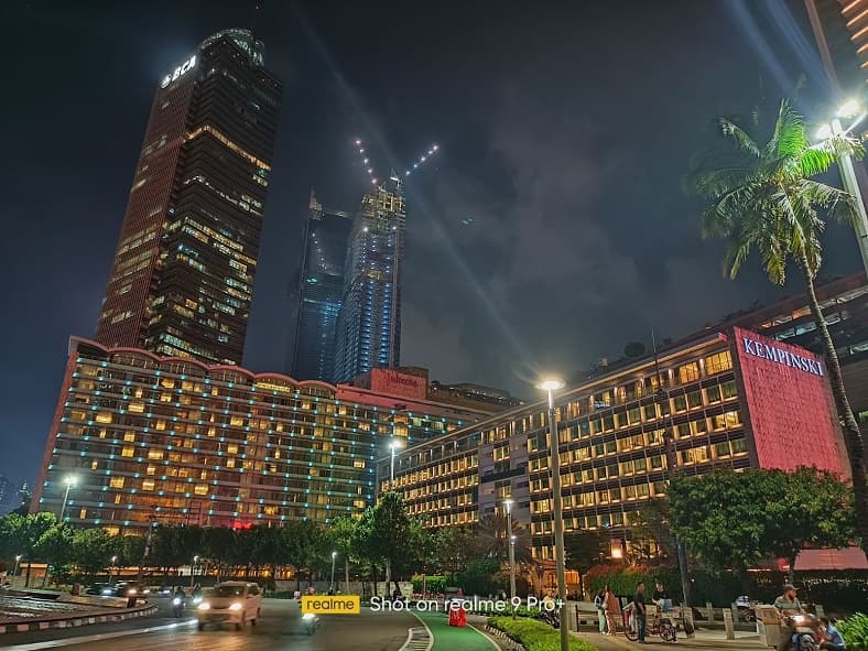 Hasil Foto Malam realme 9 Pro+, Minim Noise