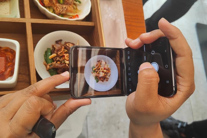 cara kreatif bikin konten medsos pakai galaxy z flip5