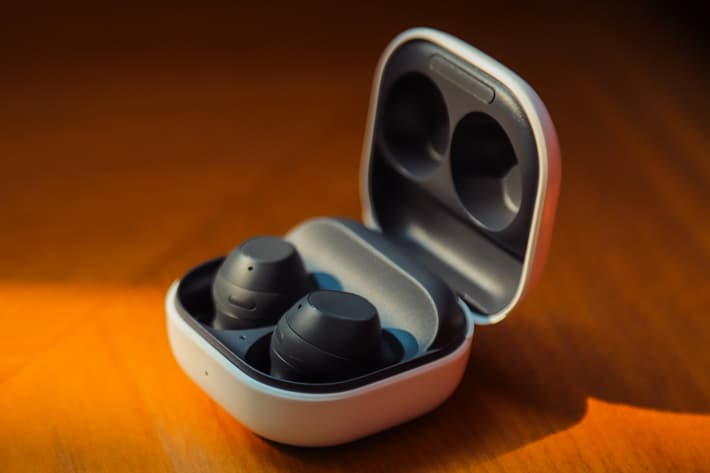 TWS Kamu Gitu-gitu Aja? Galaxy Buds FE Jadi 'Kiyowo' dengan Casing Minion sampai Pokemon!-3