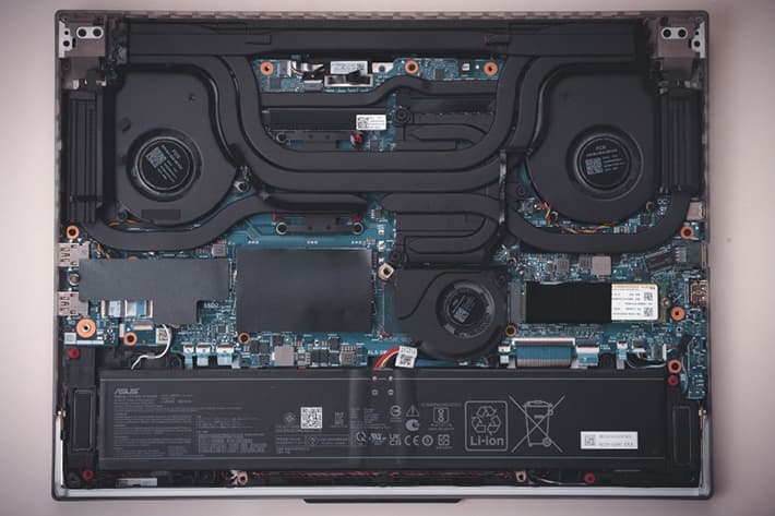 ROG Strix G16 (2024)