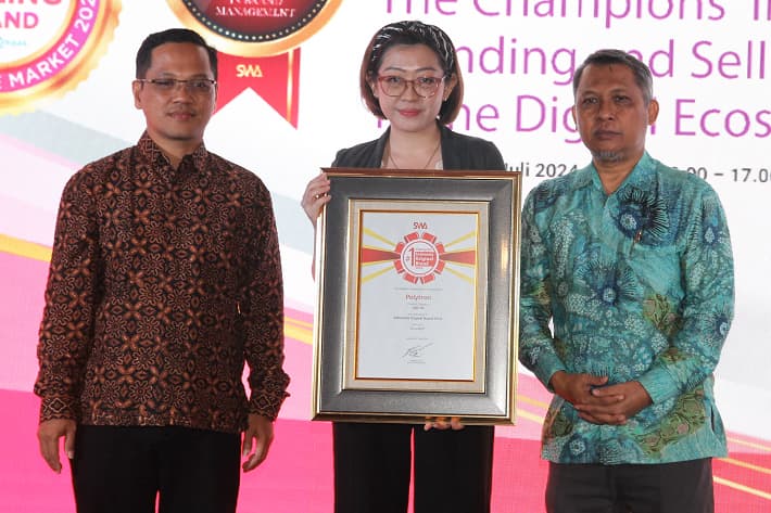 Premium LED TV dan Refrigerator Polytron Raih Penghargaan IOB Award 2024