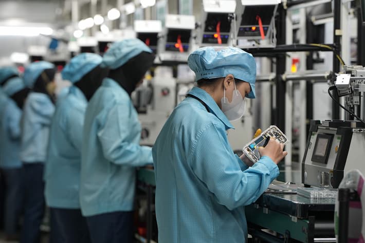 Mengintip Produksi OPPO Find X8 Series, Lewati Quality Control Ketat