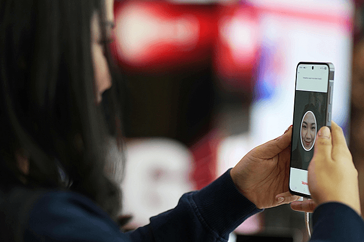 Telkomsel Terapkan Registrasi Biometrik Wajah Nomor Seluler Baru